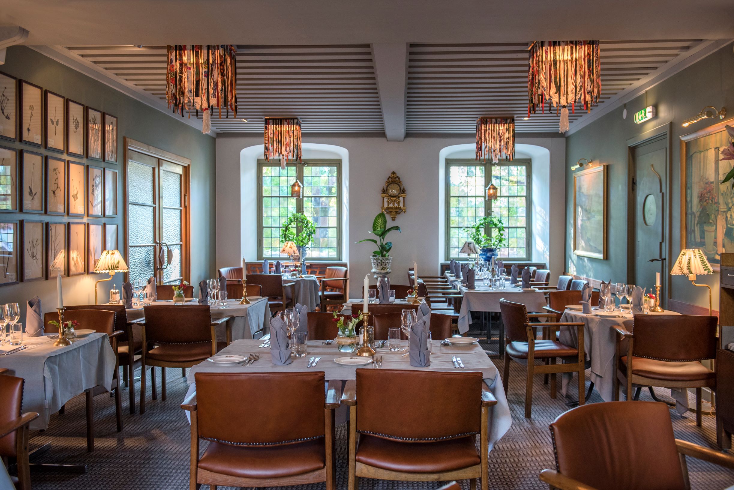 Dukade bord i Restaurang Lindgårdens klassiska matsal